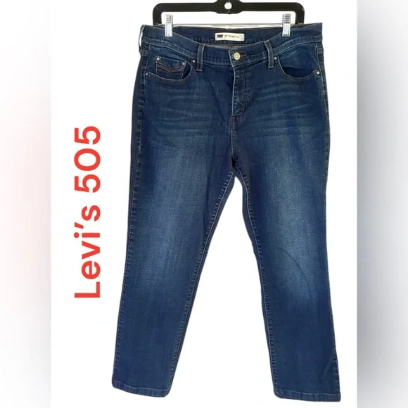 Levi's-Classic 505 Straight-Leg Jeans. Size 14. Medium wash. Excellent condition - Picture 3 of 8